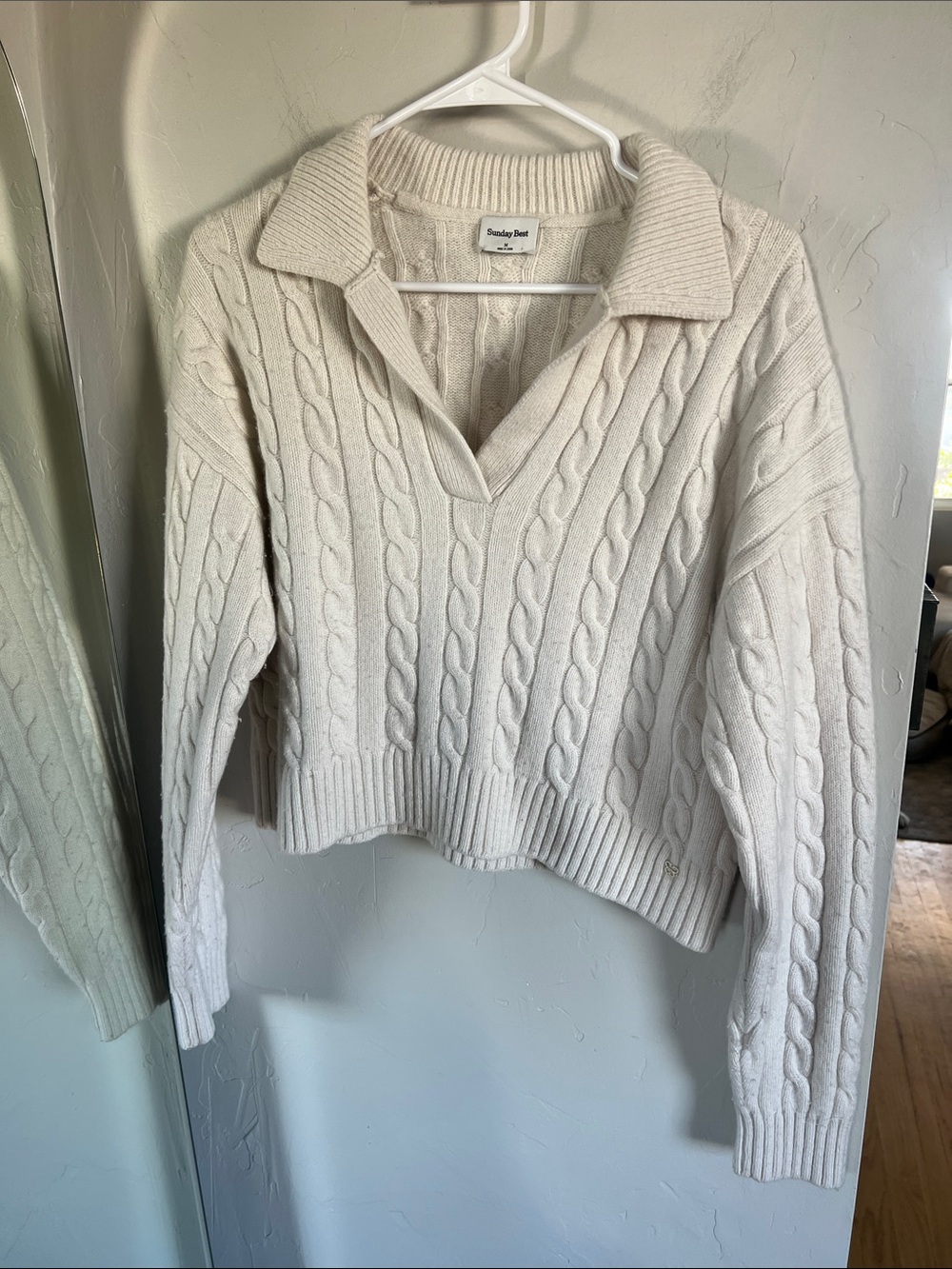 Sunday Best Ivory Cable V‑Neck Collared Sweater crop - Picture 2 of 6